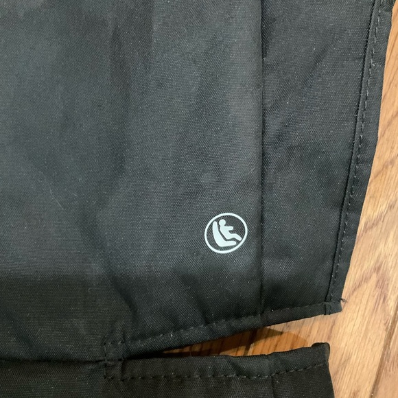 Range Rover Land Rover 2018-2022 Black/Ebony Waterproof Rear Seat Cover Like New - Picture 5 of 16